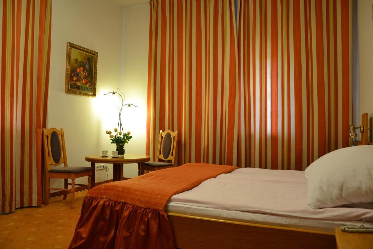 Bed and Breakfast Karat Varsovia Exterior foto