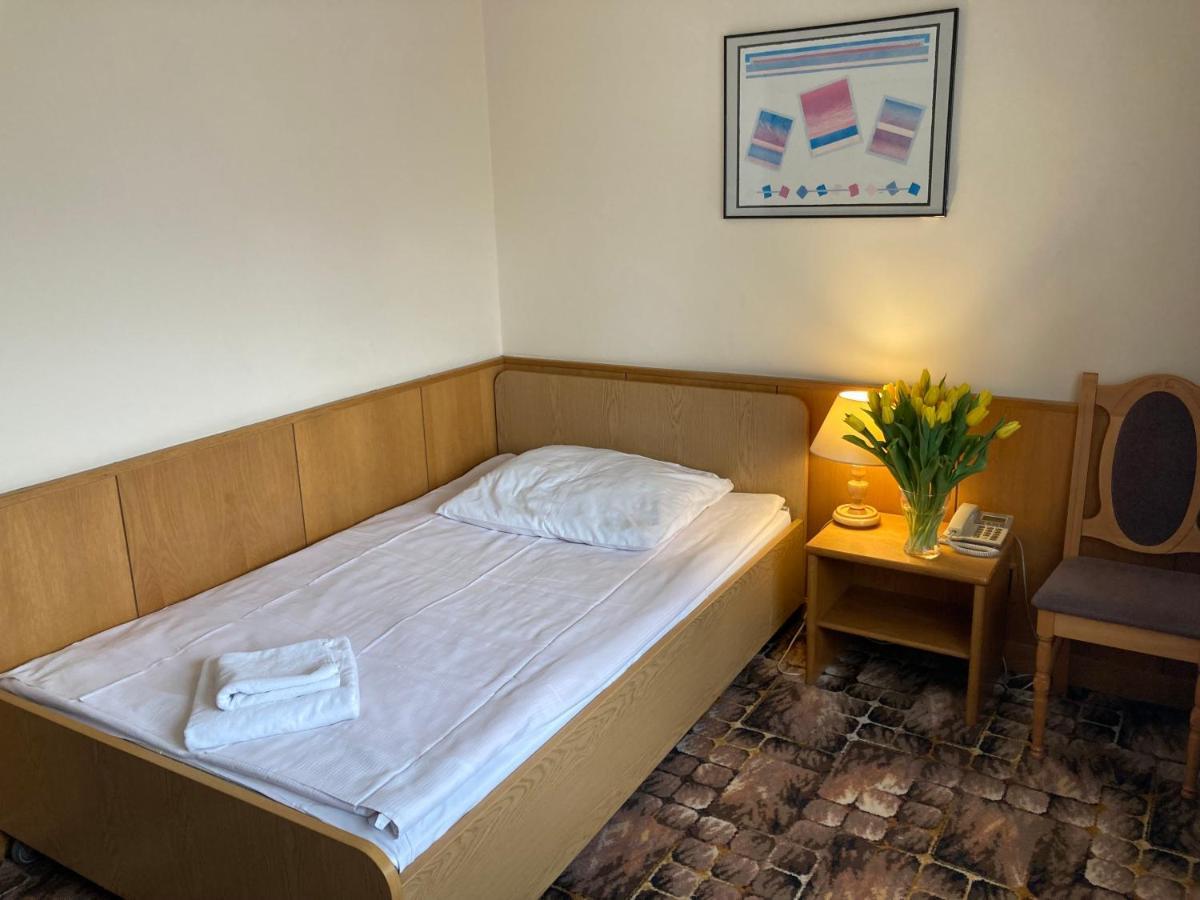 Bed and Breakfast Karat Varsovia Exterior foto