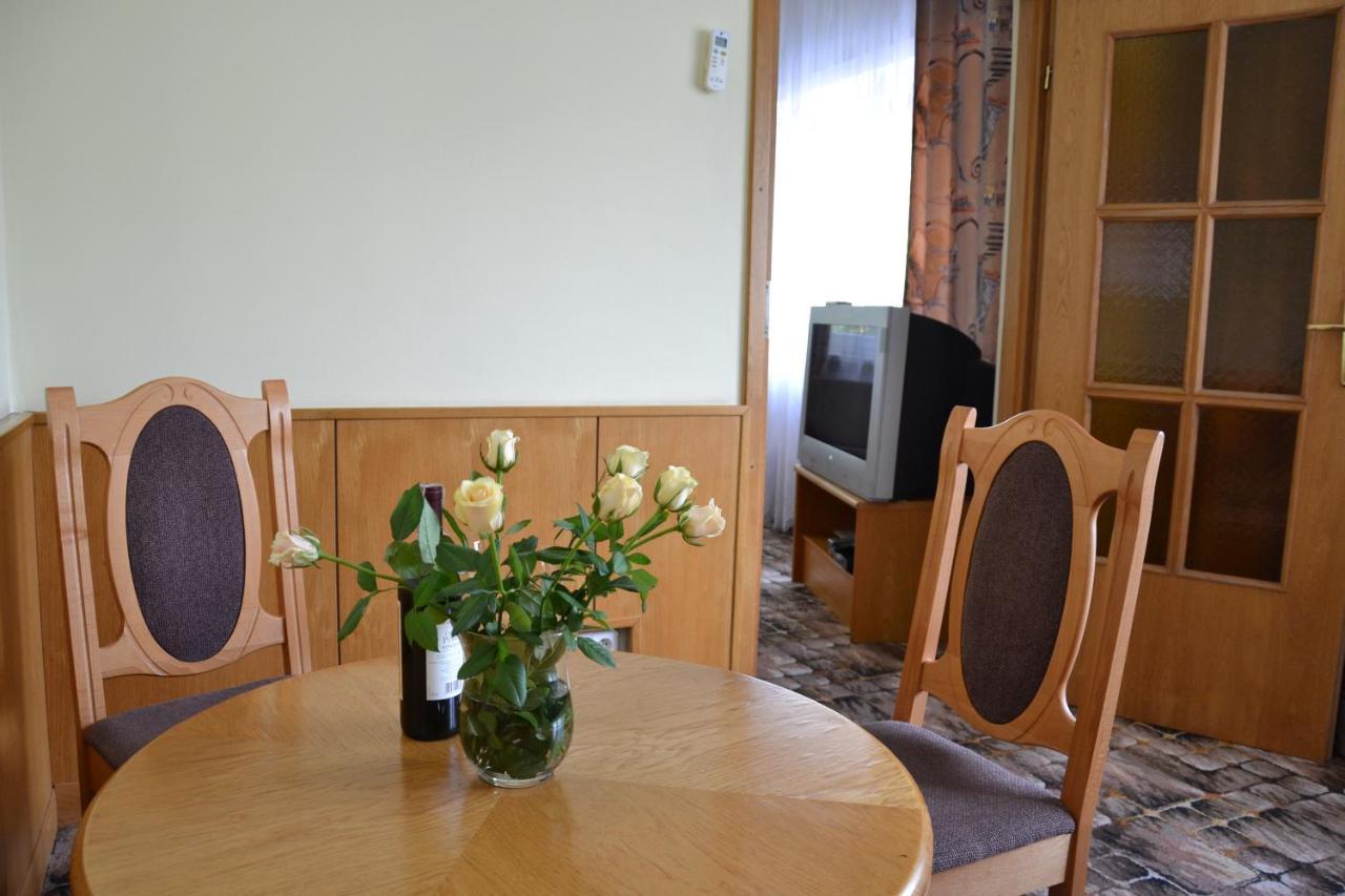 Bed and Breakfast Karat Varsovia Exterior foto