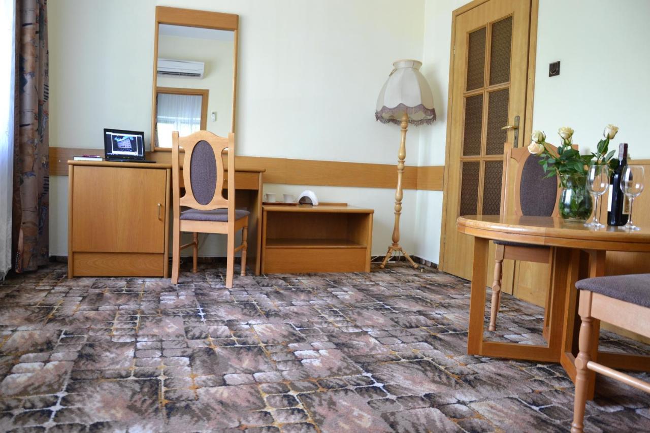 Bed and Breakfast Karat Varsovia Exterior foto