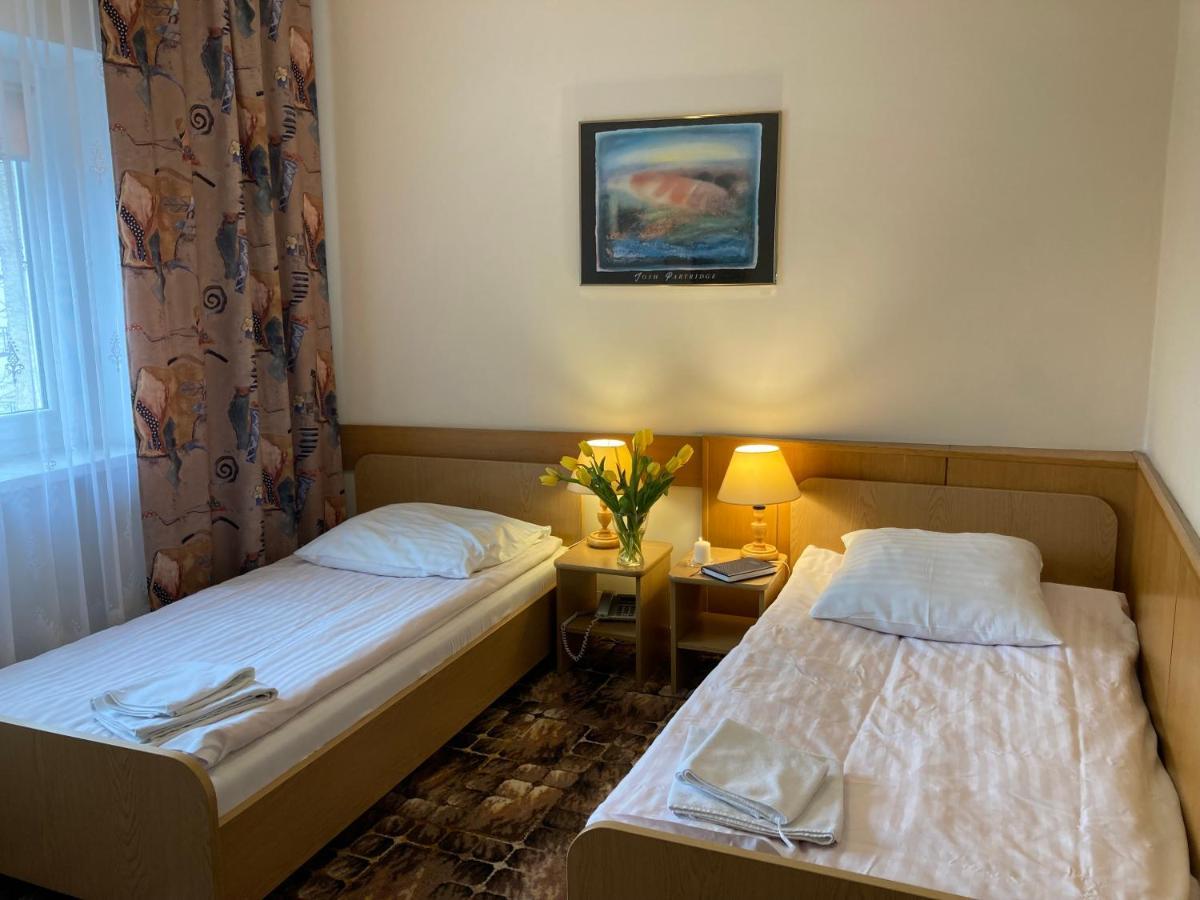 Bed and Breakfast Karat Varsovia Exterior foto