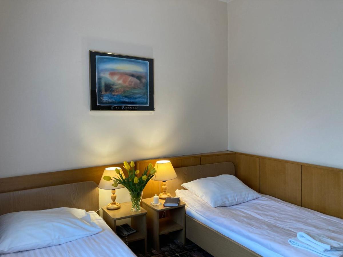Bed and Breakfast Karat Varsovia Exterior foto