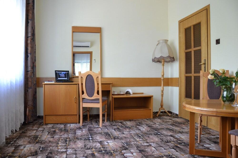 Bed and Breakfast Karat Varsovia Exterior foto